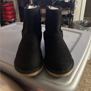 Kids Black Boots – Cozy & Durable! 🖤